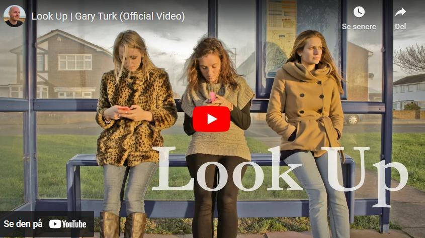 Videoen med tittelen "Look Up | Gary Turk (Official Video)" er en spokenword film som tar for seg virkningen av sosiale medier.